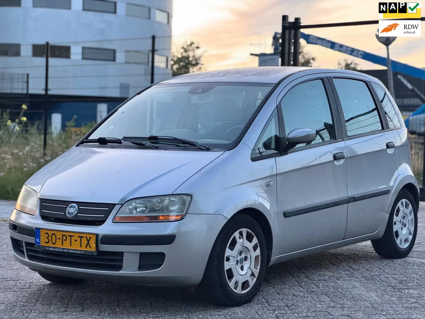 Fiat Idea 1.4-16V Dynamic/inruilkoopie Grijs - 1