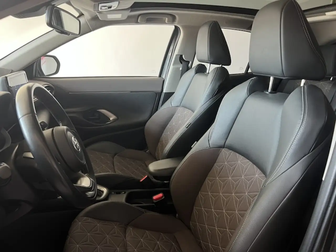 Toyota Yaris Cross 2022 1.5h Lounge fwd 116cv e-cvt SENZA OBBLIGO DI FINANZIAMENTO, миниатюра 10