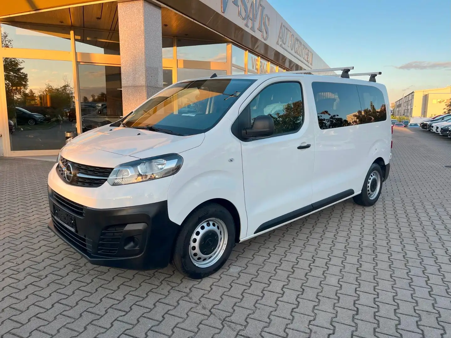 Opel Vivaro Kombi 145PS M 9-Sitze PPS Klima DAB+ Weiß - 1