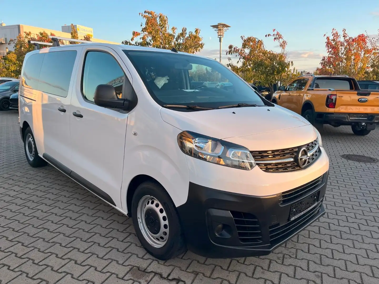Opel Vivaro Kombi 145PS M 9-Sitze PPS Klima DAB+ Weiß - 2