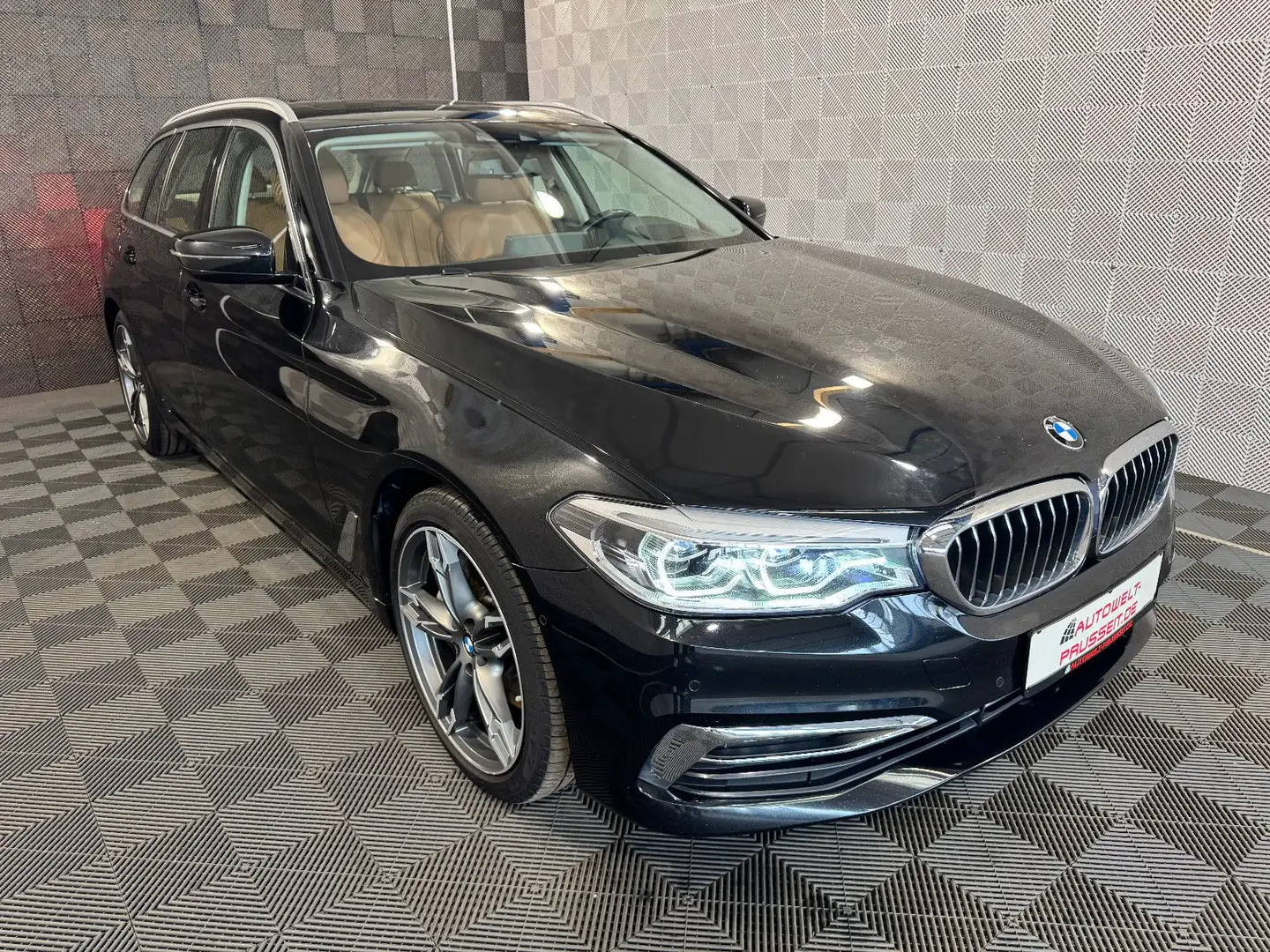 BMW 540 d Touring xDr.*LUXURY*LED-HEAD UP-R.KAM-PANO Schwarz - 1