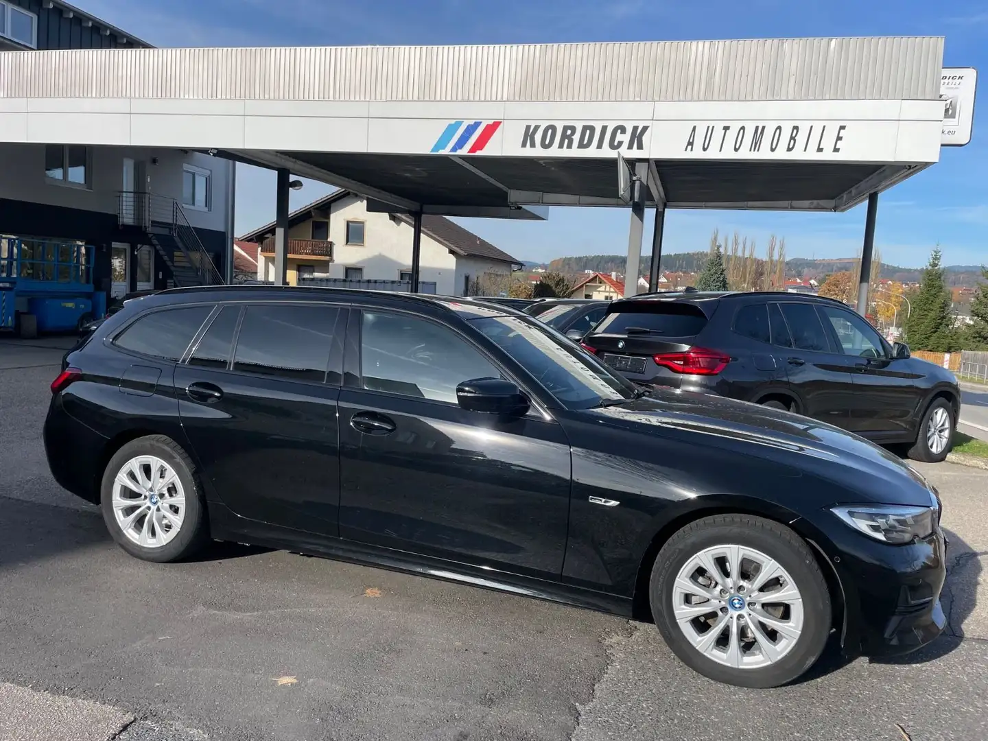 BMW 320 e TOURING "ADV" G21/LC"PROF"/AHK/CAM/SHZ/HIFI Schwarz - 2
