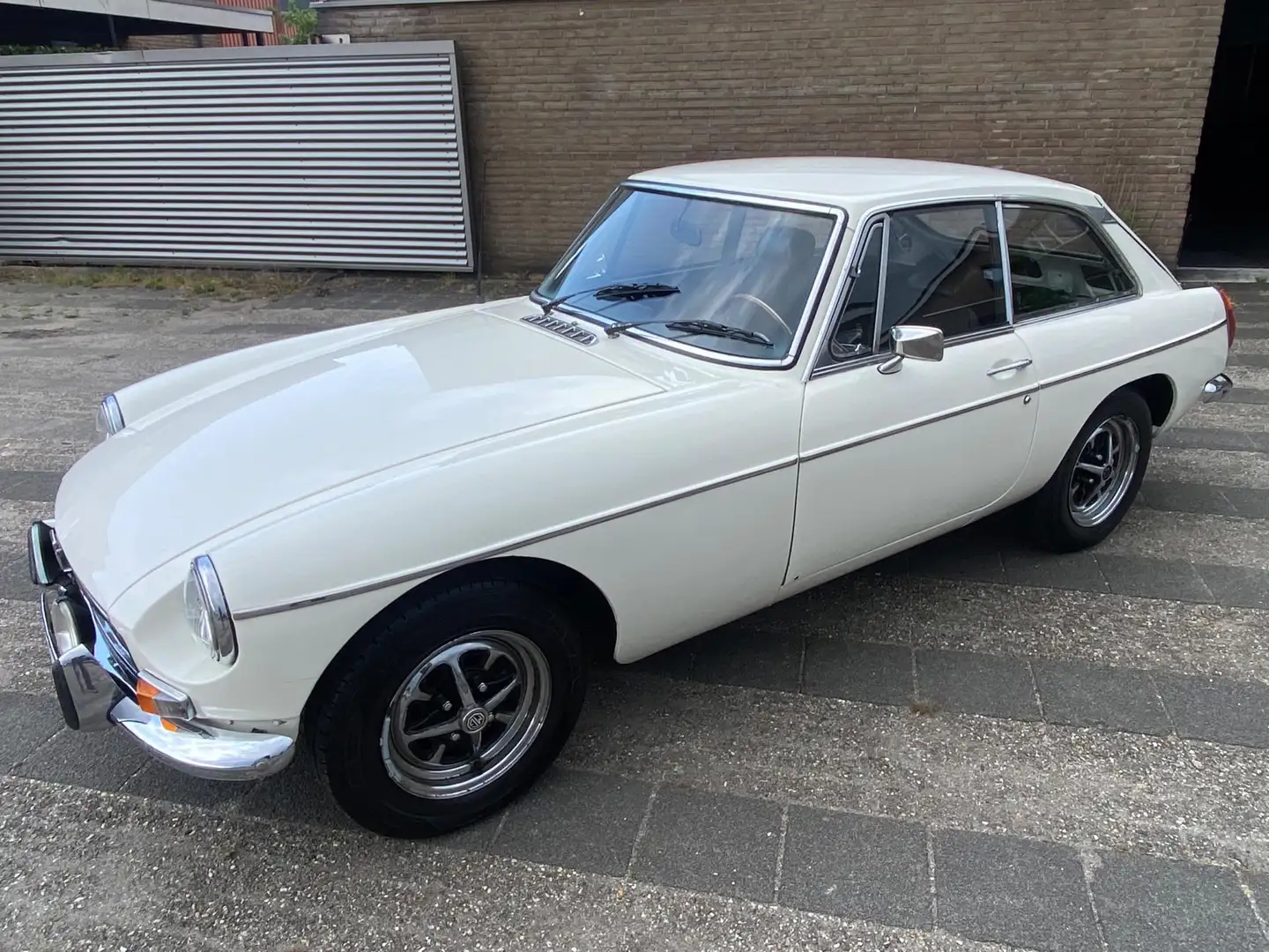 MG B type 1.8 GT 1976 met overdrive Blanco - 1