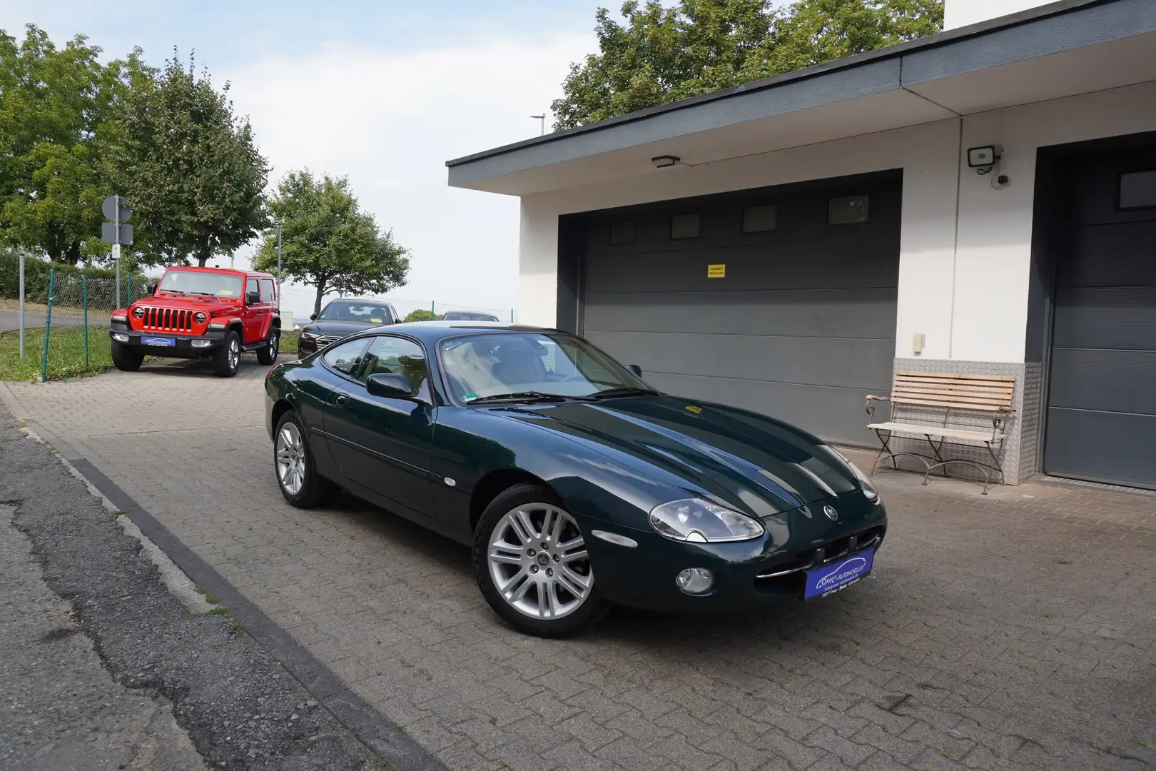 Jaguar XK8 XK8 4.2 Coupe Aut. KLIMA+LEDER+NAVI+PDC+ALU+XENON Vert - 1