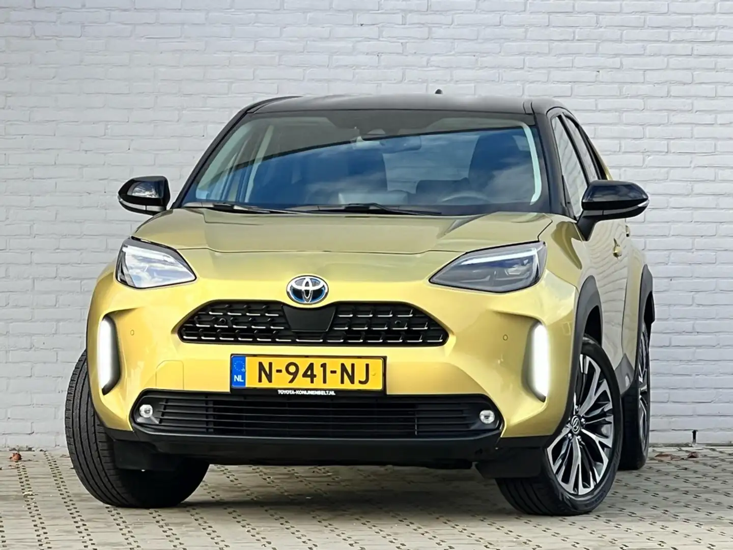 Toyota Yaris Cross 1.5 Hybrid Executive Automaat Geel - 2
