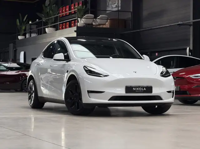 Tesla Model Y LONG RANGE AWD - LOW MILEAGE - ENHANCED AUTOPILOT