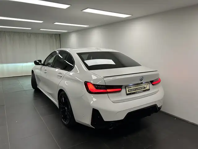 BMW 3 Series view 10