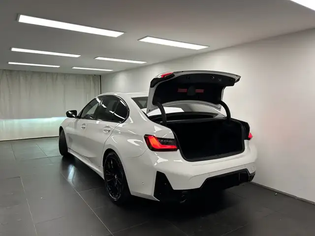 BMW 3 Series view 11