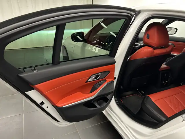 BMW 3 Series view 15