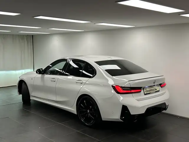 BMW 3 Series view 3
