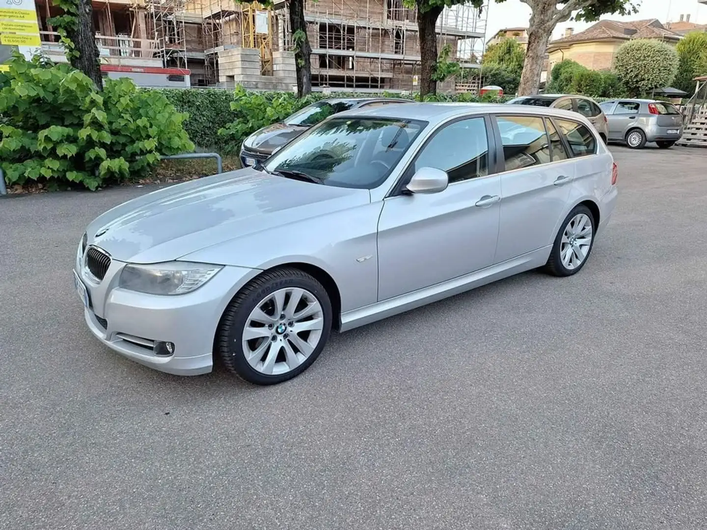 BMW 318 318d Touring 2.0 Msport 143cv FL Silber - 1