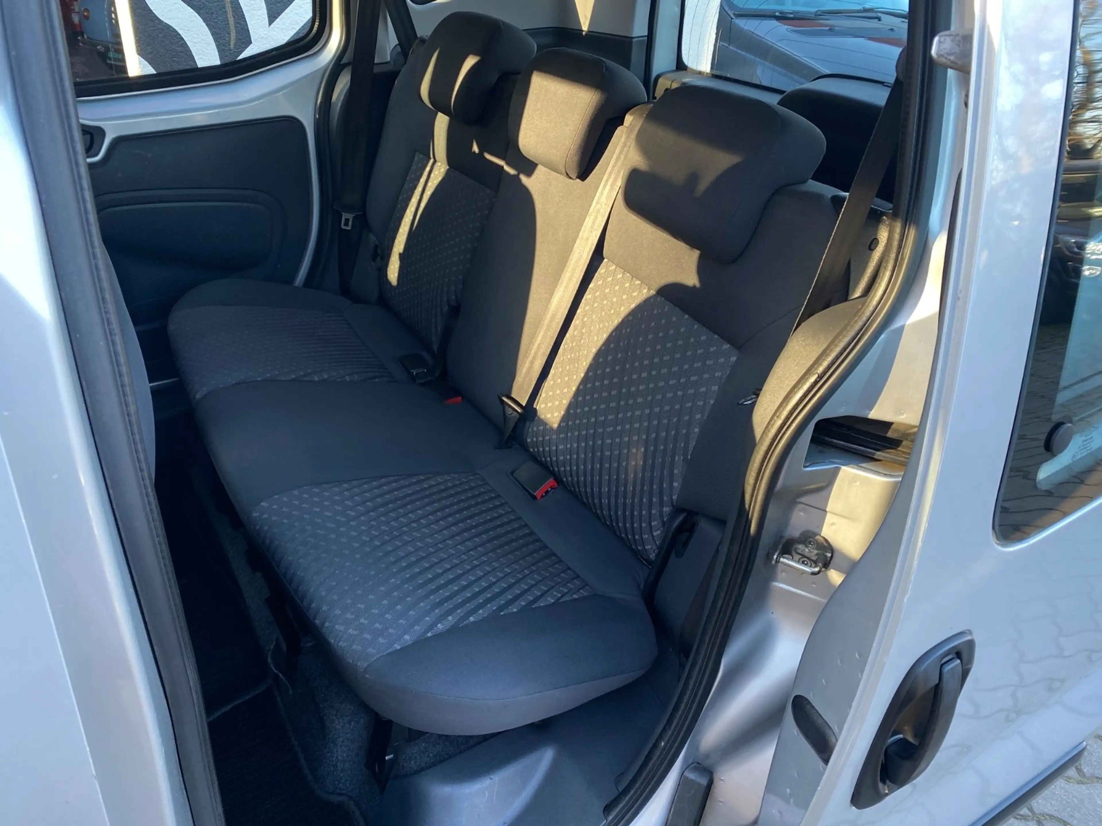 Peugeot Bipper Tepee Klima Schiebetür li+re 84tkm — photo 10