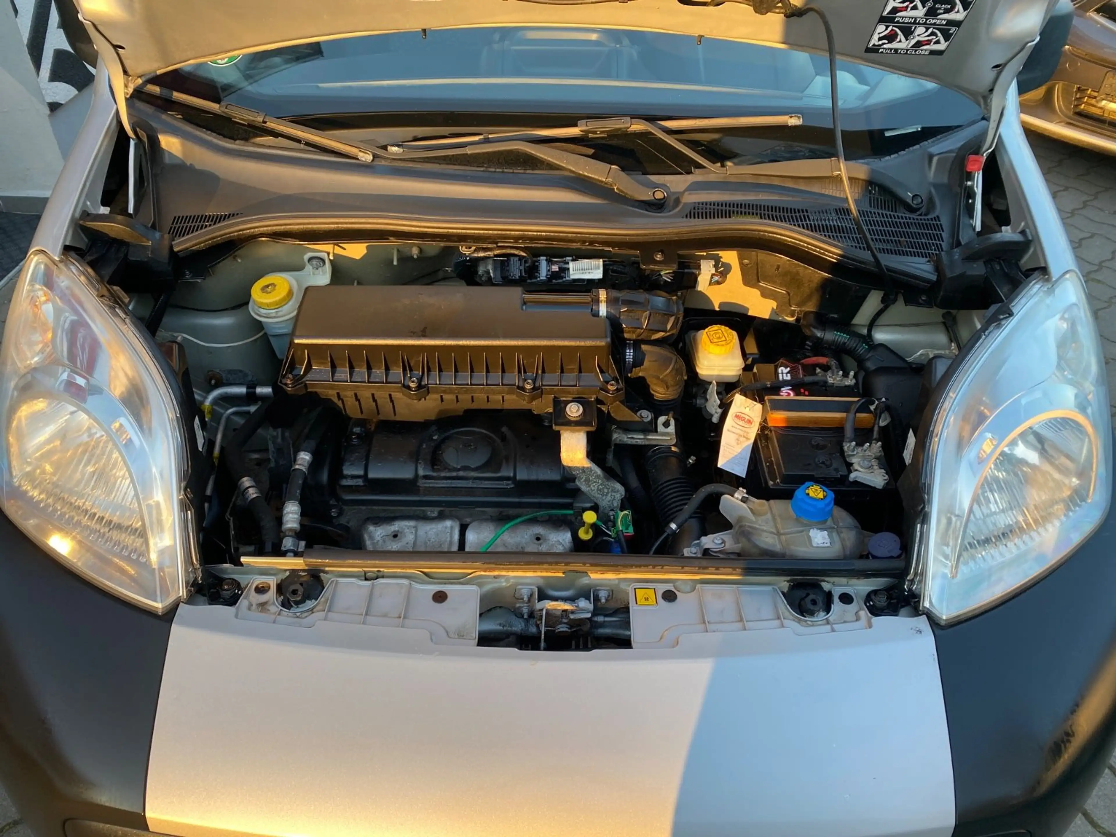 Peugeot Bipper Tepee Klima Schiebetür li+re 84tkm — photo 11