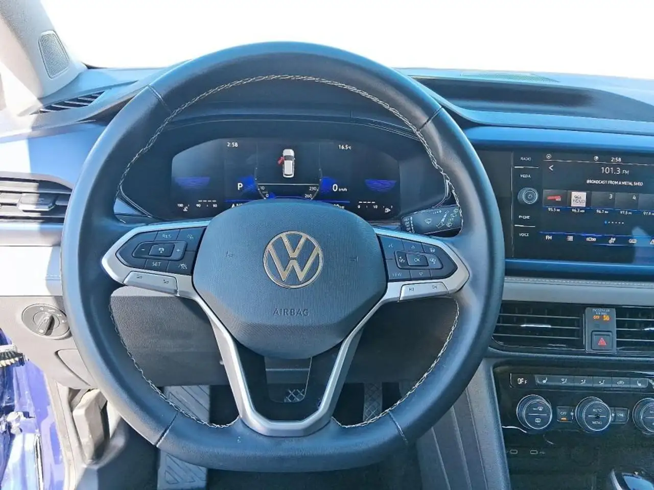 Volkswagen Taos снимка Volkswagen Taos