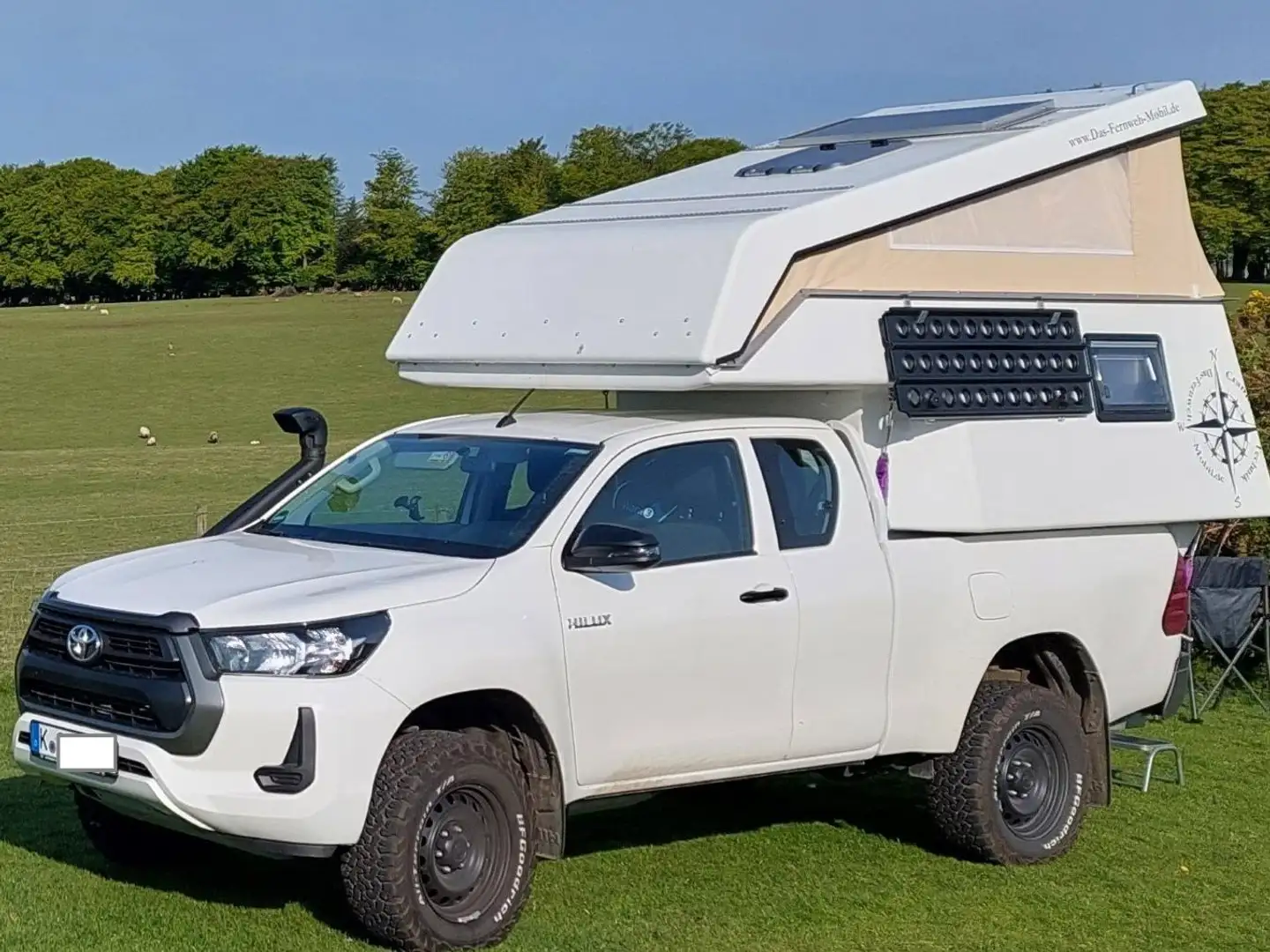 Caravans-Wohnm Toyota Hilux mit Wohnkabine Белый - 1