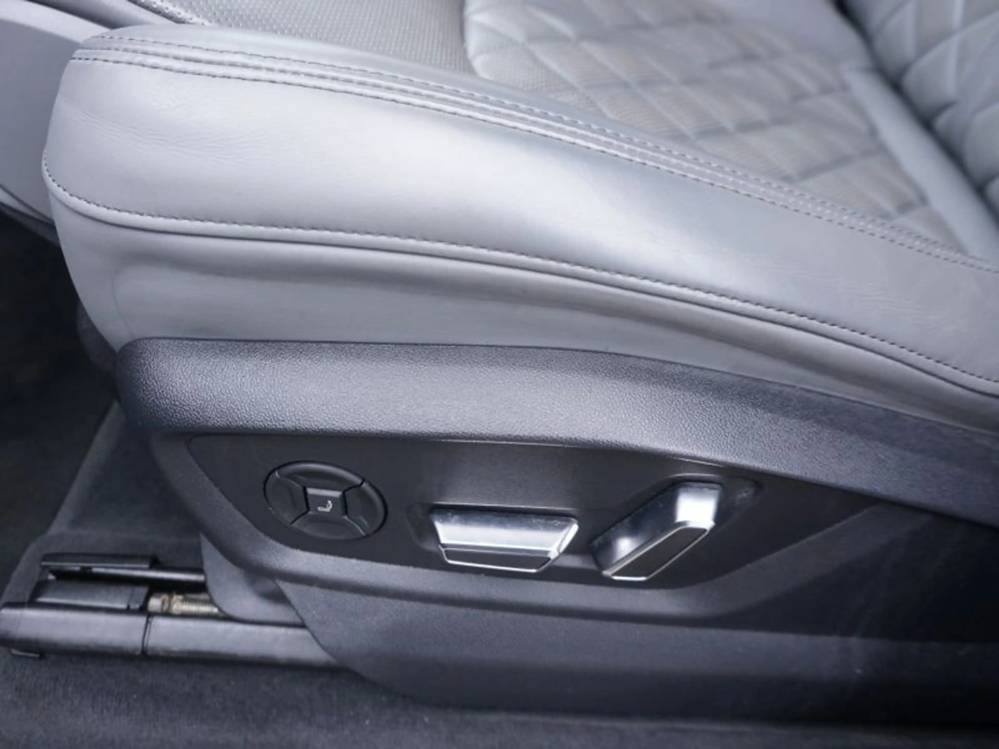 Audi SQ7 TDI quattro *TOPAUSSTATTUNG* — photo 10