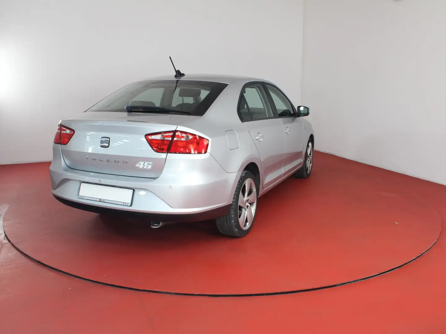 SEAT Toledo Style 1.2 TSI TÜV bis 03.2027 Navi Bluetooth Argintiu - 2