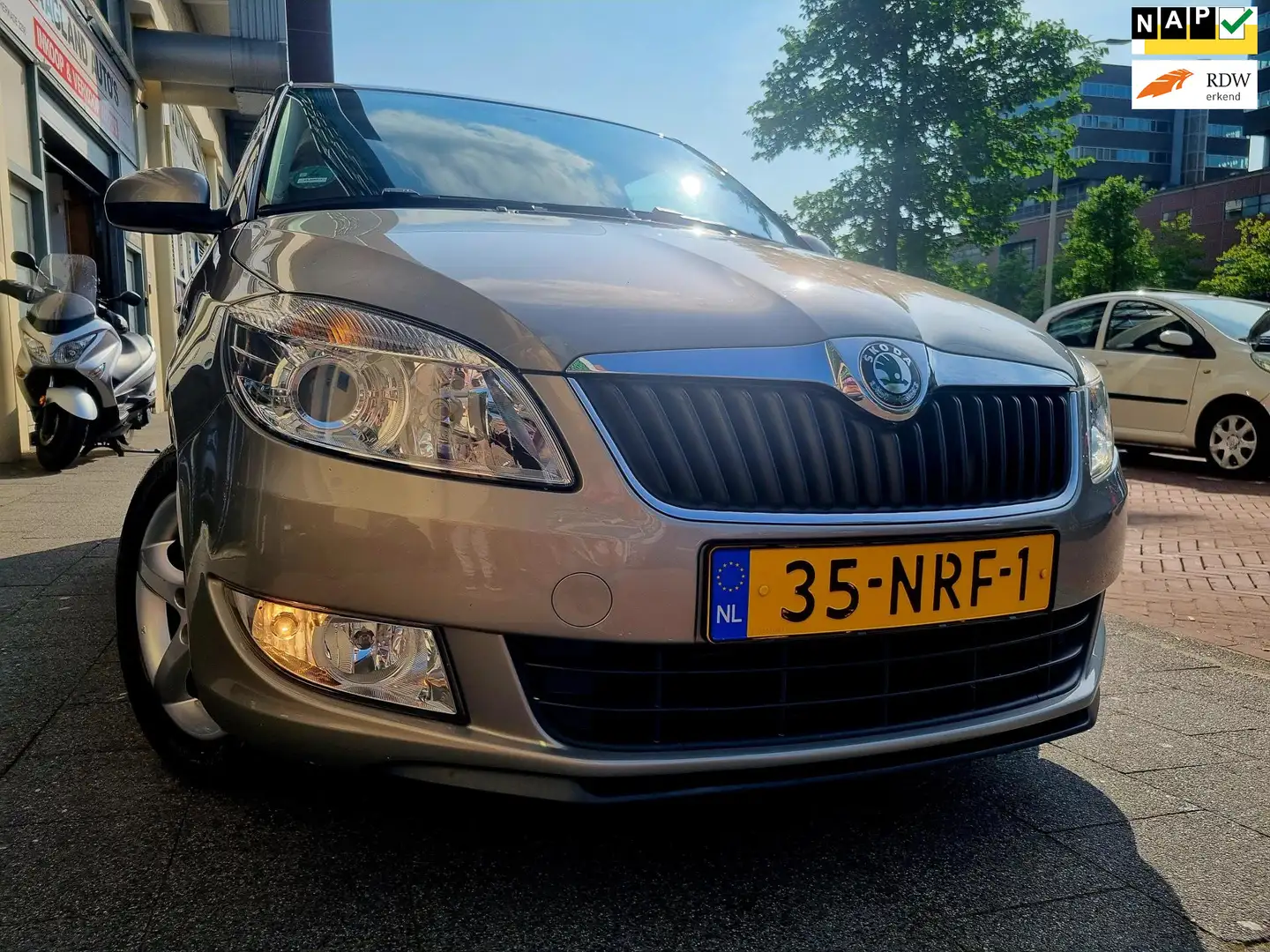 Skoda Fabia 1.2 TSI 5drs Airco Automaat CrusCtrl Beige - 1