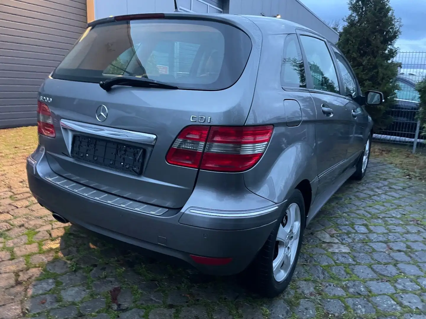 Mercedes-Benz B 200 CDI AUTOMATIK ALU 16" 124 TKM SHZ Neuzstd. Gris - 2