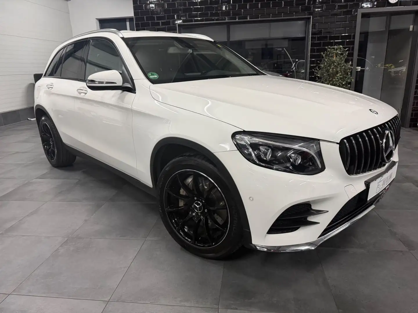 Mercedes-Benz GLC 220 d 4Matic AMG Weiß - 1