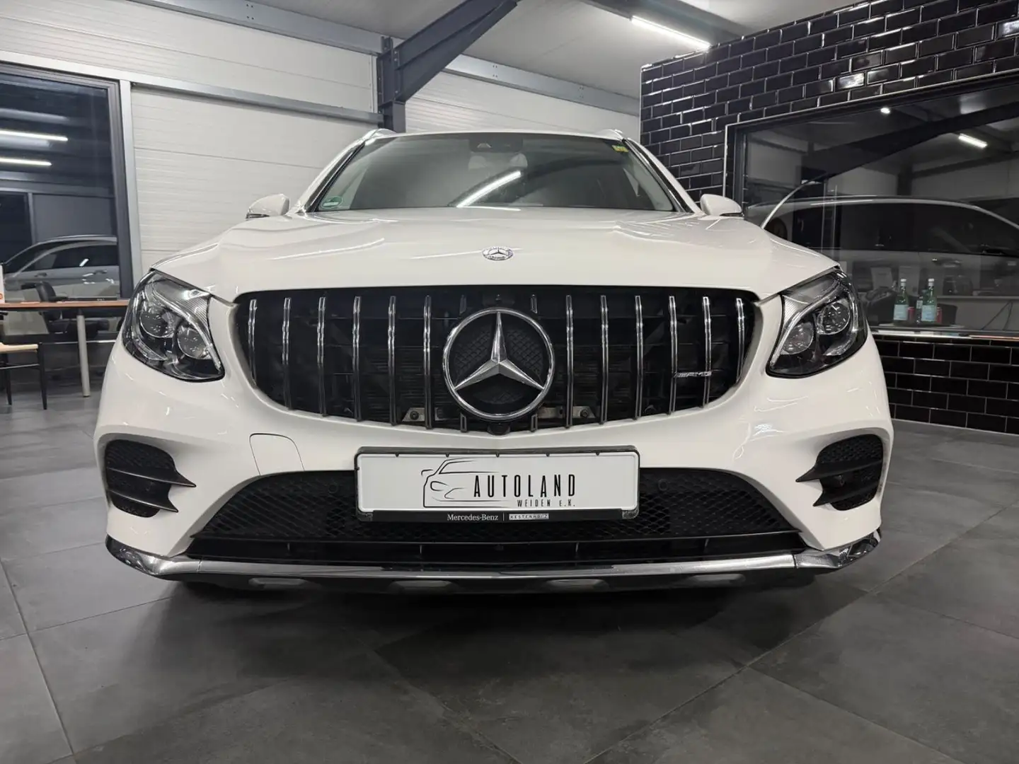 Mercedes-Benz GLC 220 d 4Matic AMG Weiß - 2