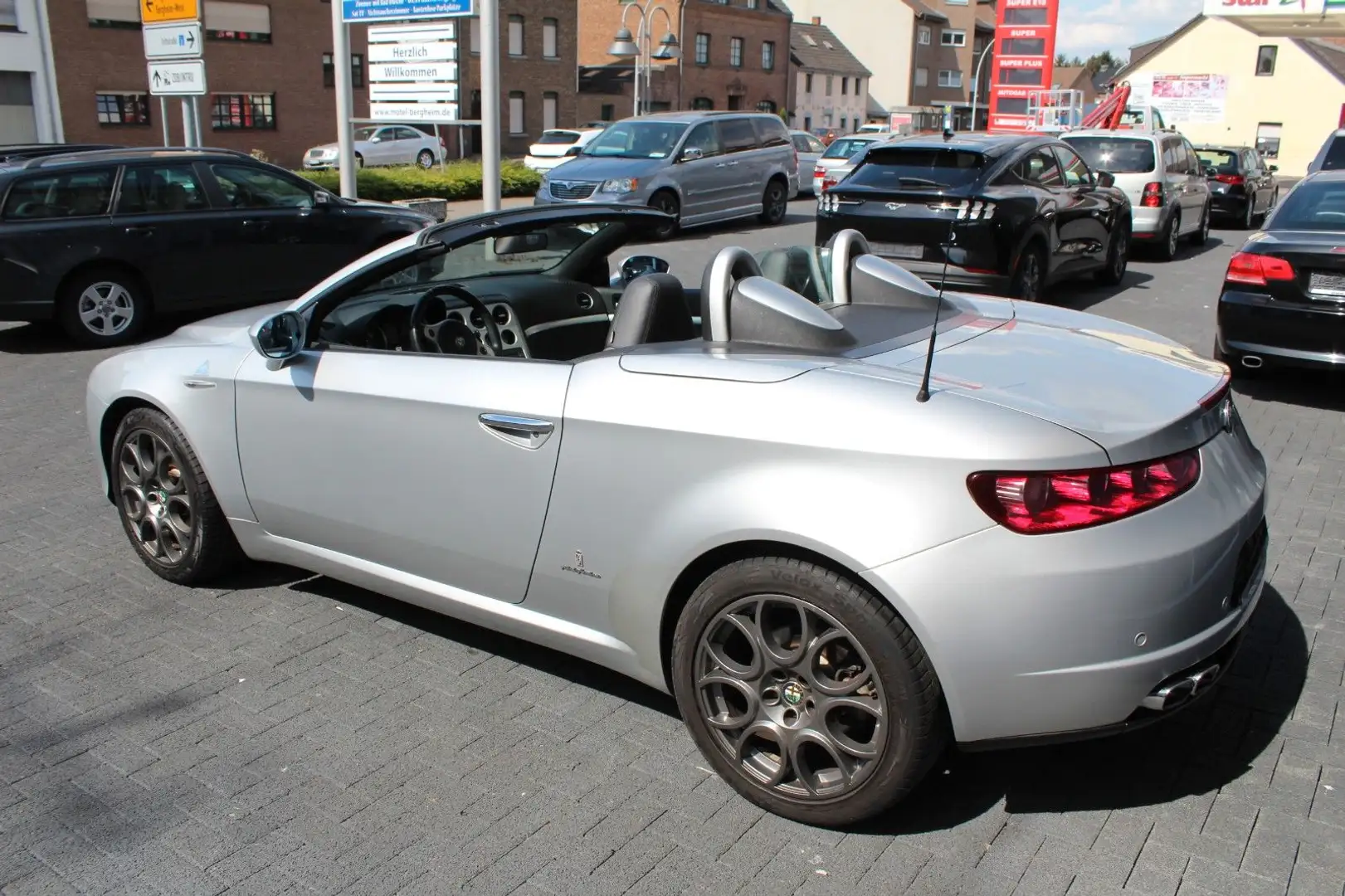 Alfa Romeo Spider 2.4 JTD 20V Exclusive Silber - 1