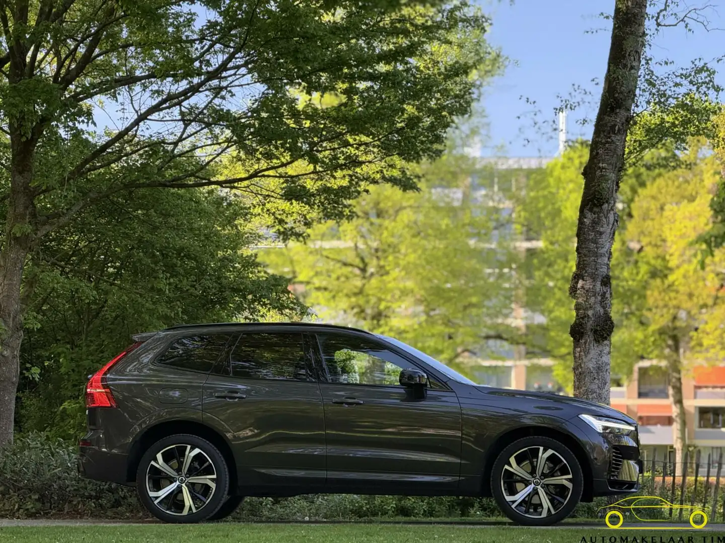 Volvo XC60 2.0 T8 Plug-in hybrid AWD R-Design / Pano / B&W Gris - 2