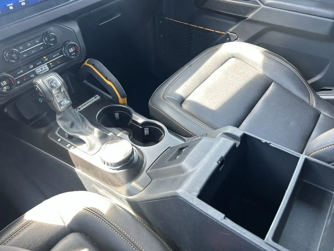 Ford Bronco photo Ford Bronco