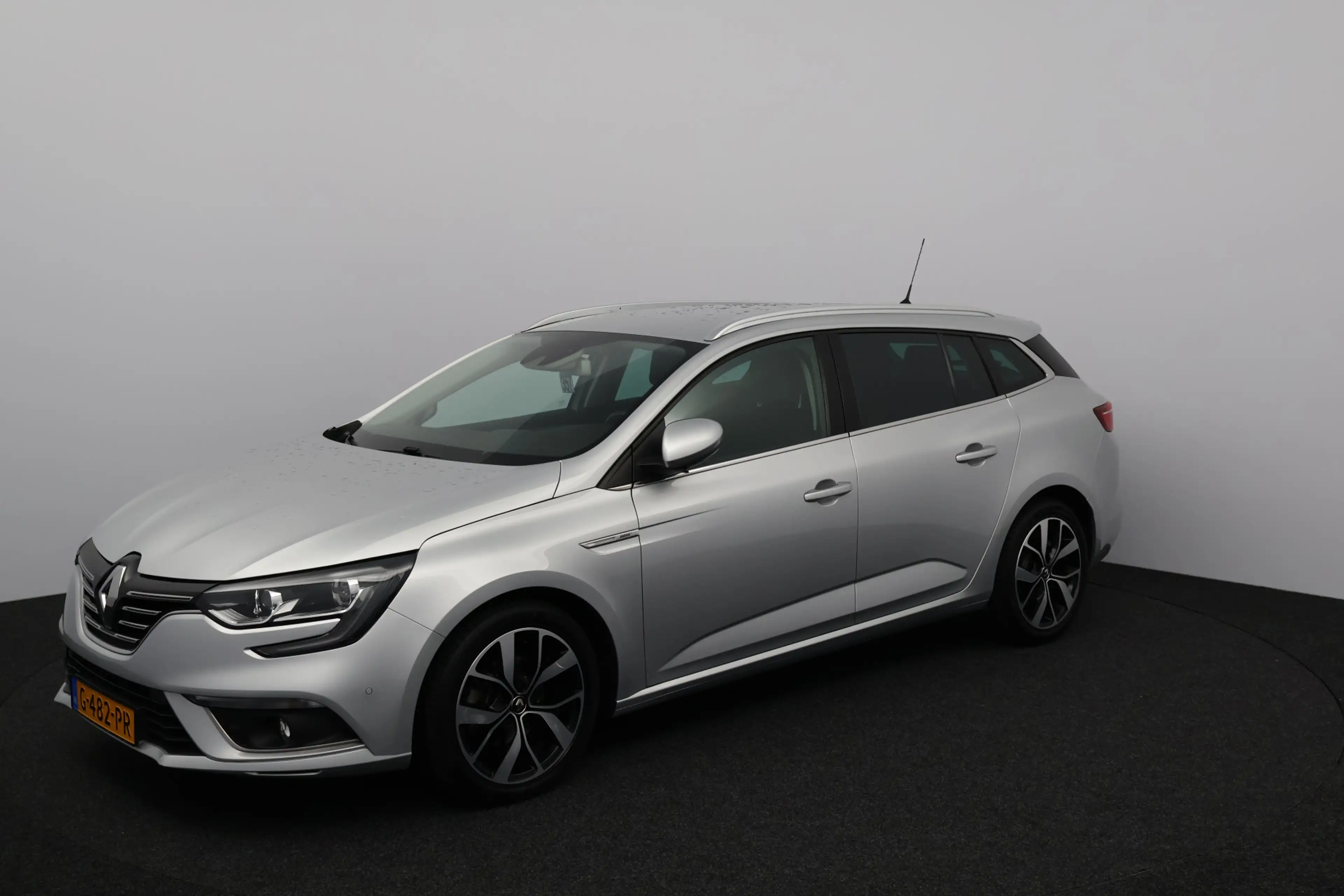 Renault Megane Estate 1.3 TCe Bose/ Automaat/ Trekhaak/ 17'' LMV/ — photo 6