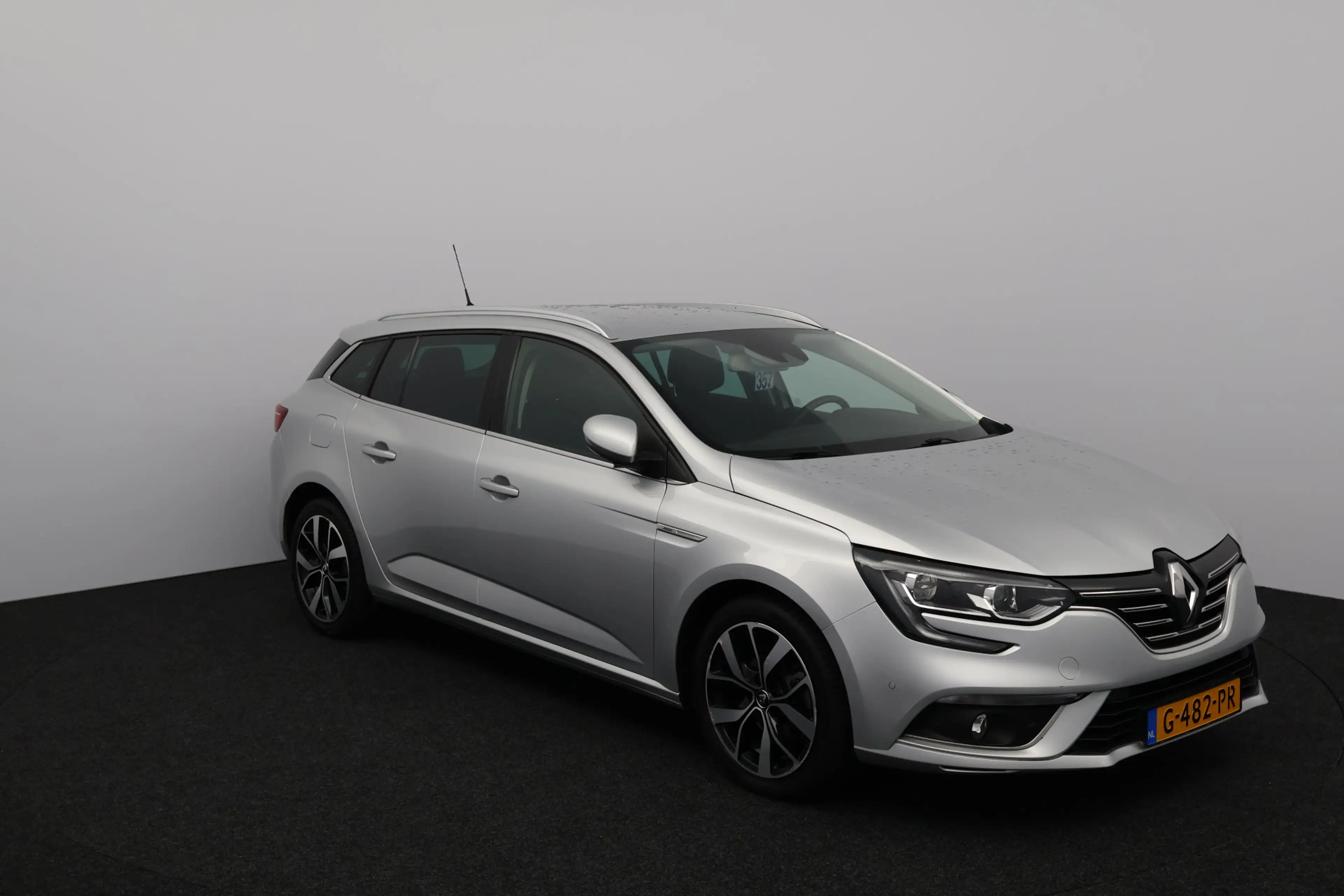 Renault Megane Estate 1.3 TCe Bose/ Automaat/ Trekhaak/ 17'' LMV/ — photo 9
