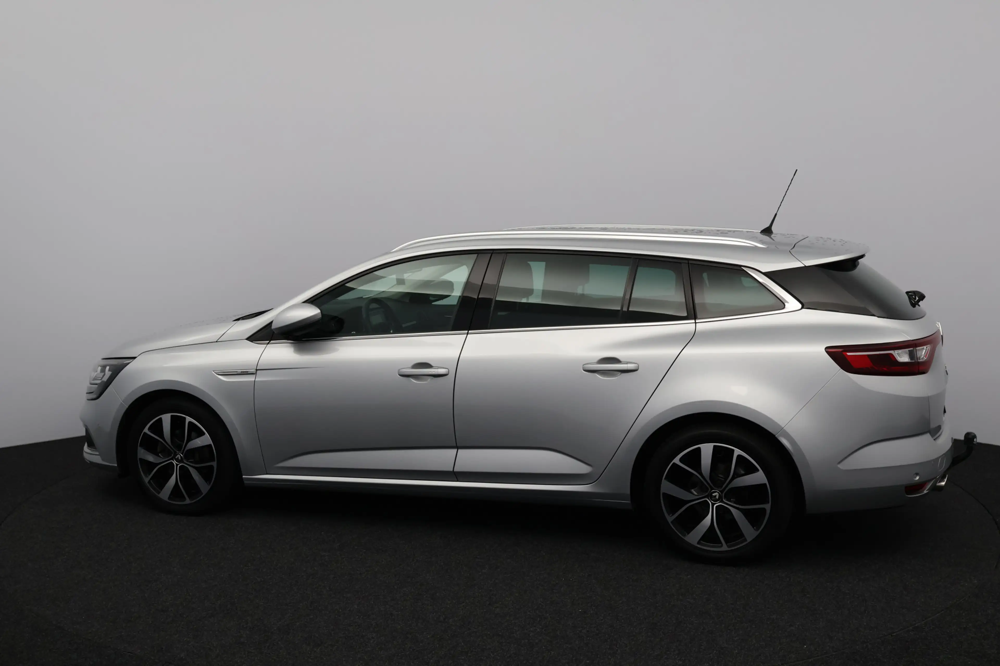 Renault Megane Estate 1.3 TCe Bose/ Automaat/ Trekhaak/ 17'' LMV/ — photo 3
