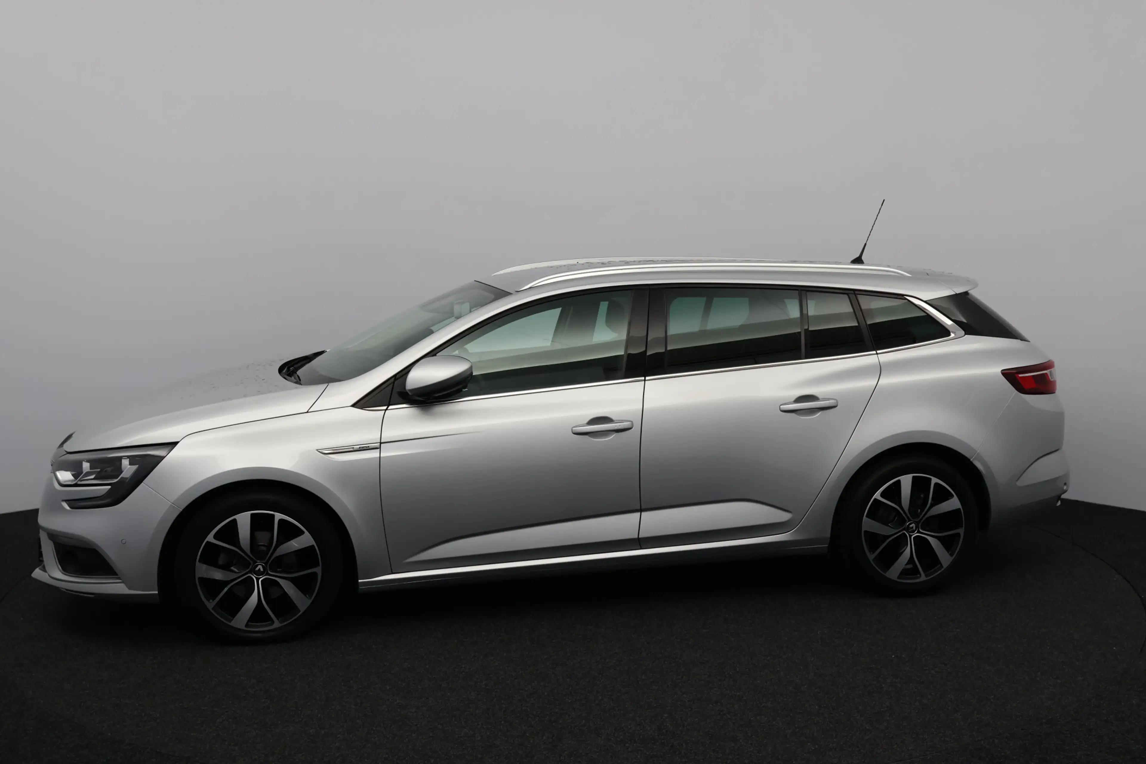 Renault Megane Estate 1.3 TCe Bose/ Automaat/ Trekhaak/ 17'' LMV/ — photo 4
