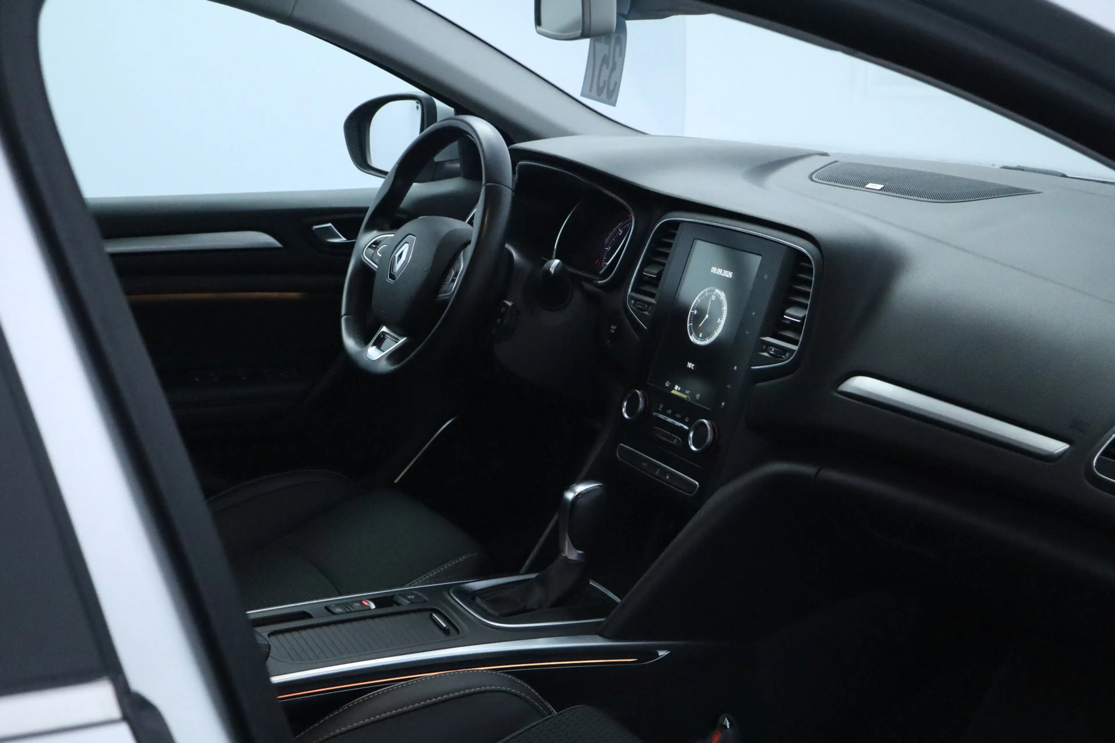 Renault Megane Estate 1.3 TCe Bose/ Automaat/ Trekhaak/ 17'' LMV/ — photo 25