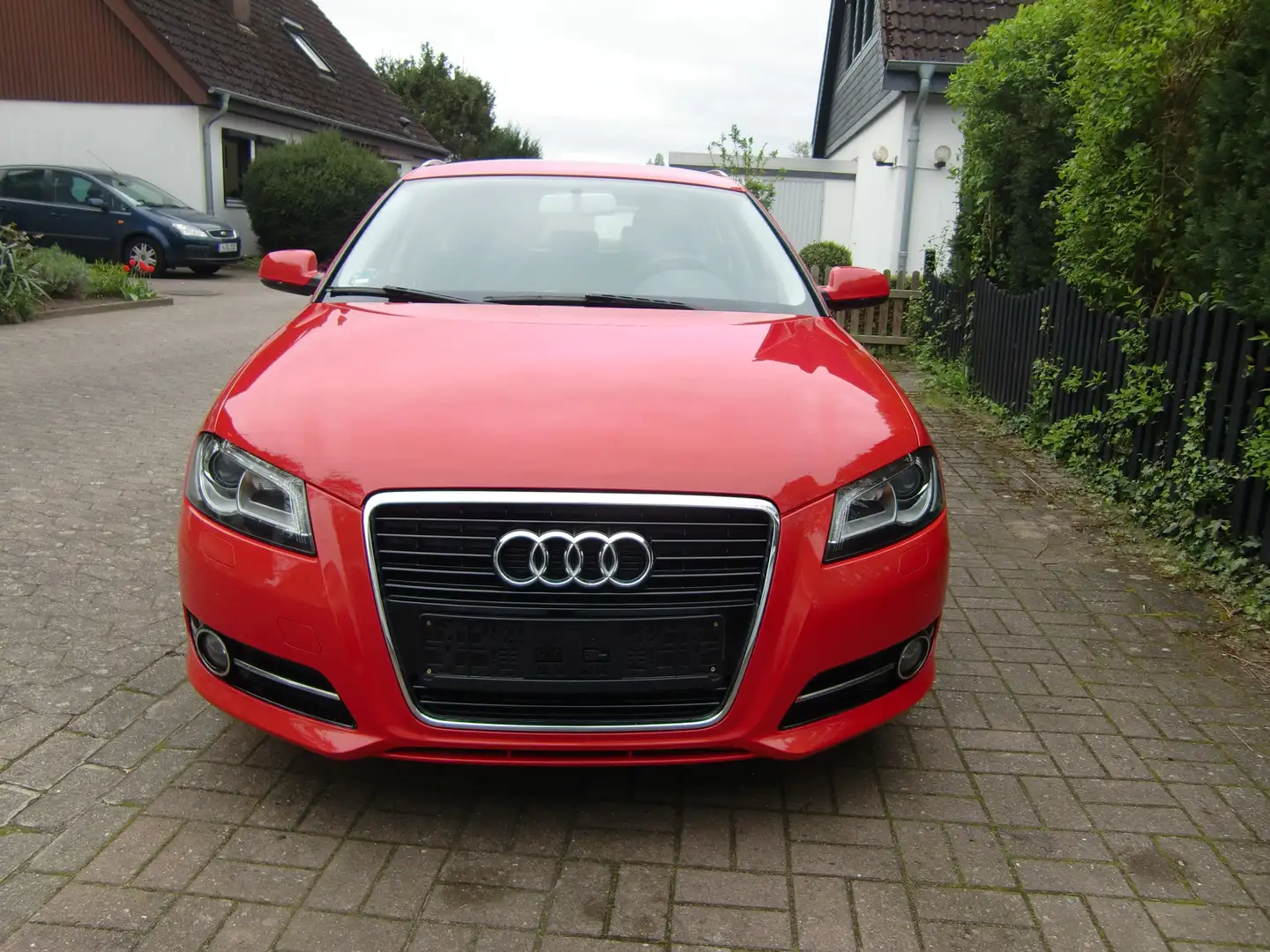 Audi A3 1.6 Sportback Attraction Rouge - 2
