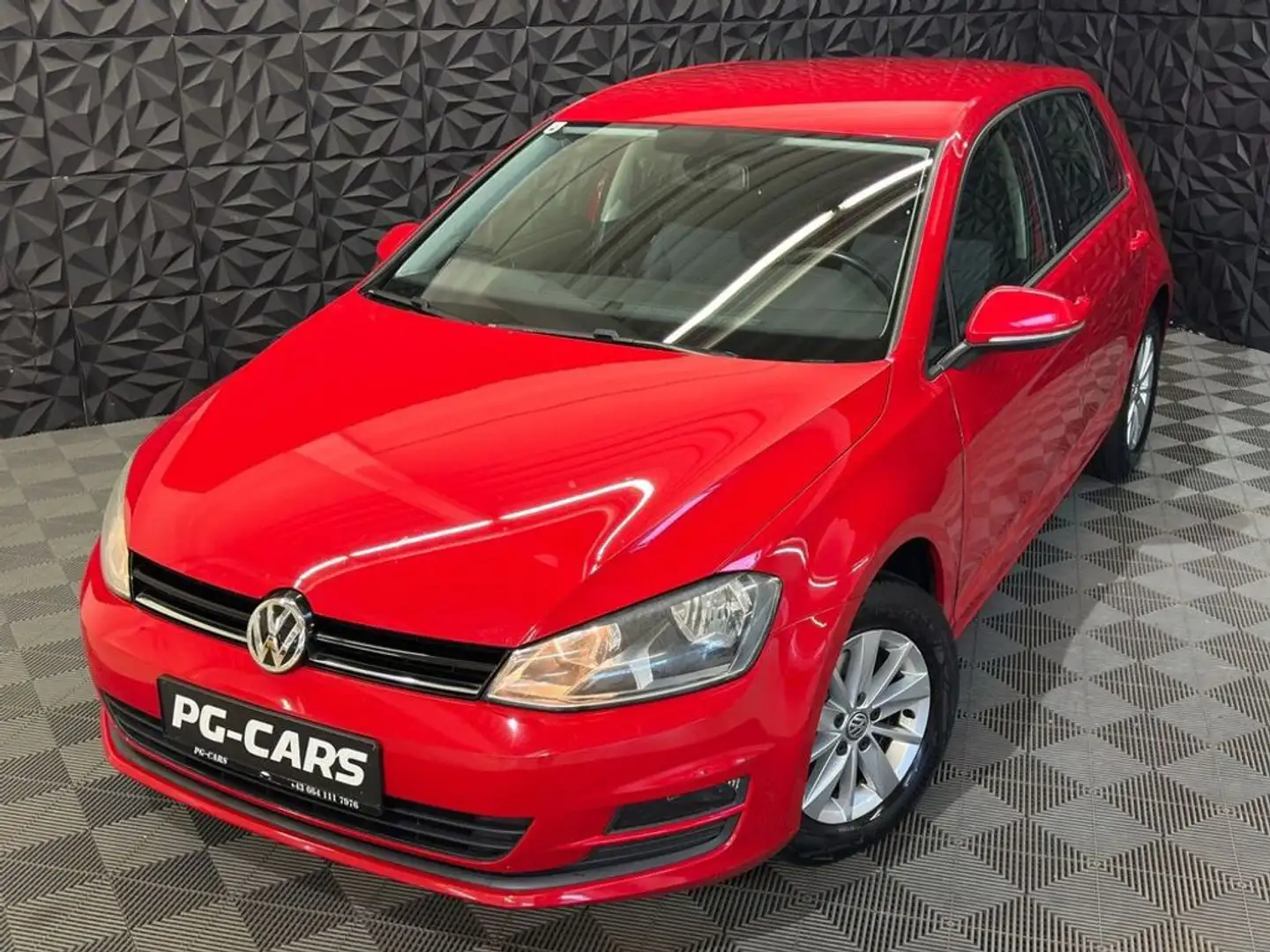 Volkswagen Golf VII 1.2 TSI Rabbit BlueMotion Tech. Rood - 1