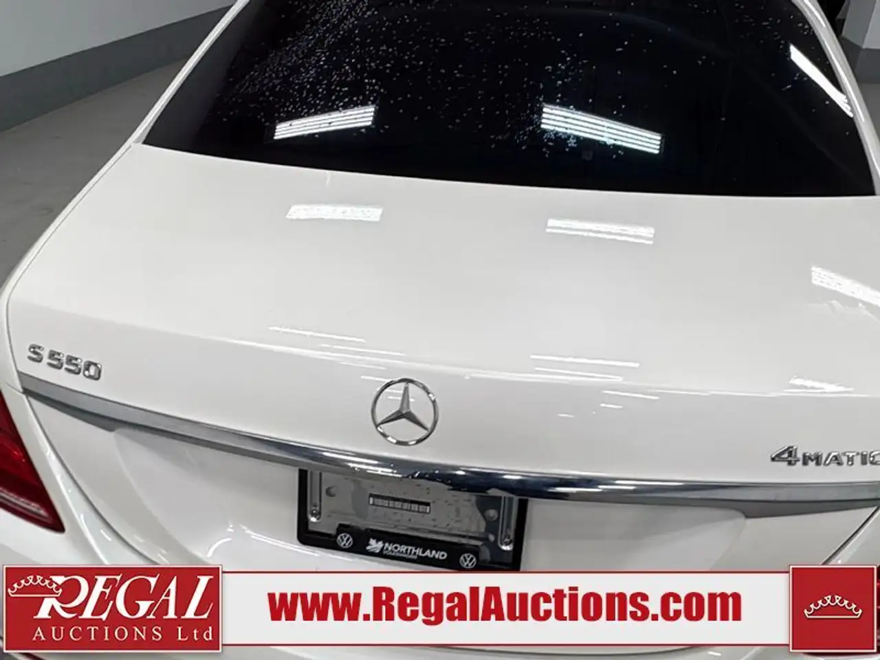 Mercedes-Benz S-Class снимка Mercedes-Benz S-Class