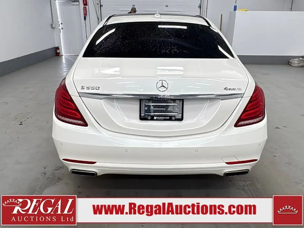 Mercedes-Benz S-Class снимка Mercedes-Benz S-Class
