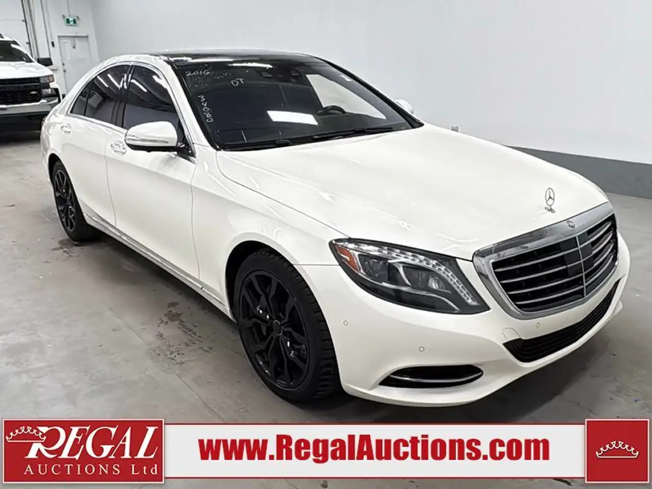 Mercedes-Benz S-Class снимка Mercedes-Benz S-Class