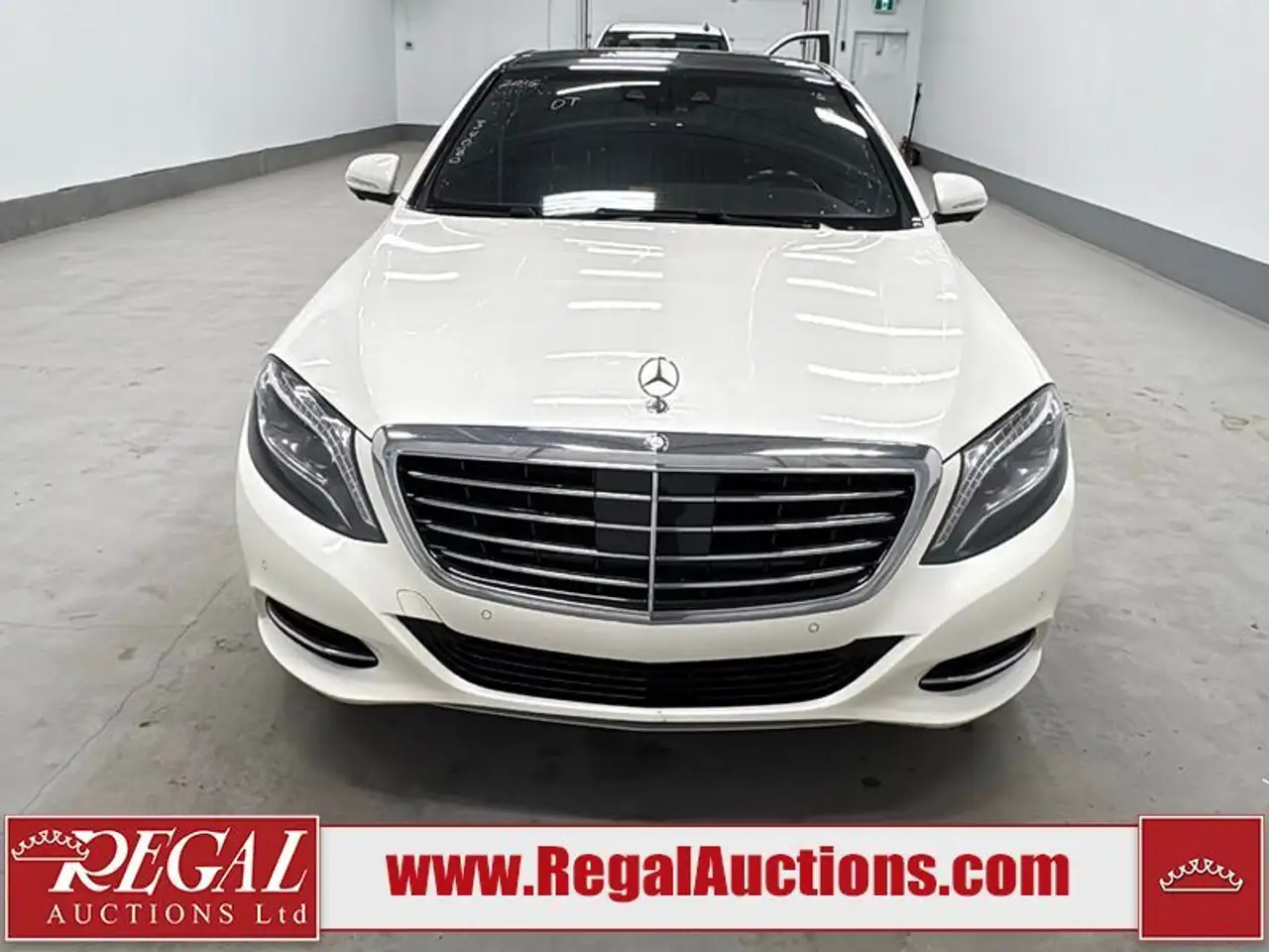 Mercedes-Benz S-Class снимка Mercedes-Benz S-Class
