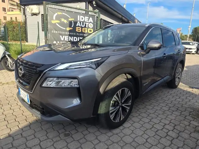 Nissan X-Trail view 3
