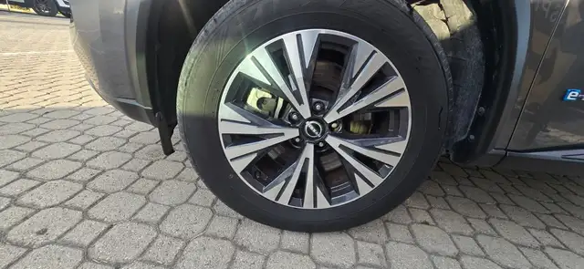 Nissan X-Trail view 8