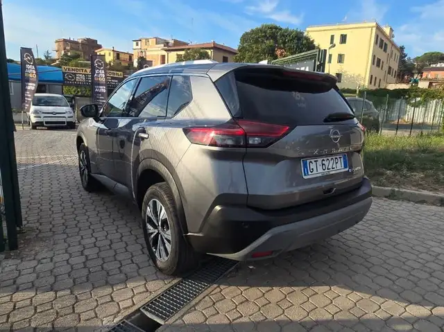 Nissan X-Trail view 4