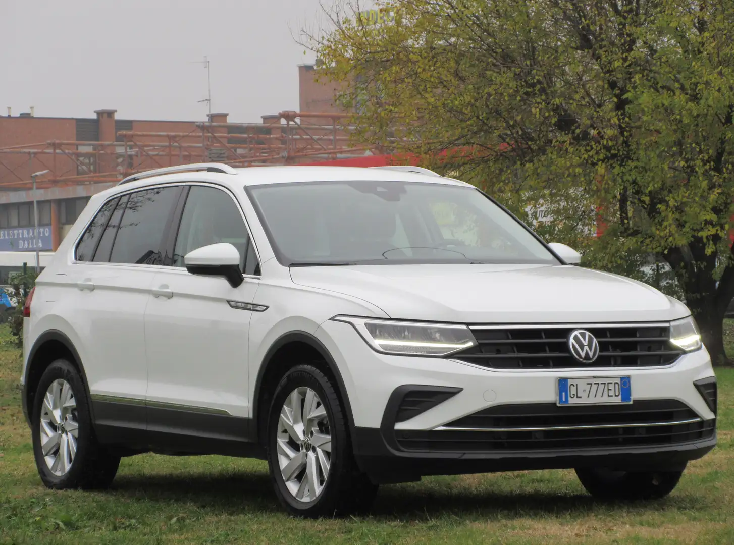 Volkswagen Tiguan 2.0 tdi Life 4motion 150cv DSG Bianco - 2