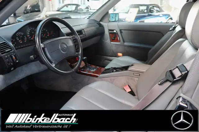 Mercedes-Benz SL view 12