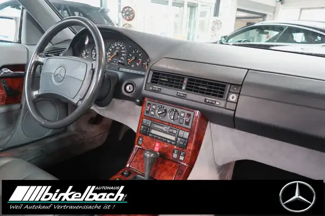 Mercedes-Benz SL view 10