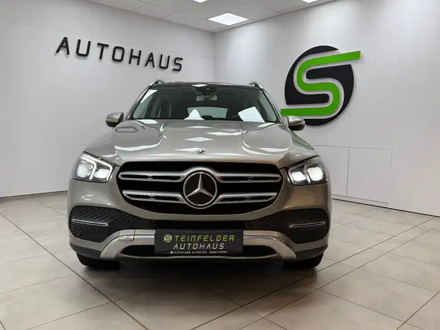 Mercedes-Benz 300 view 2
