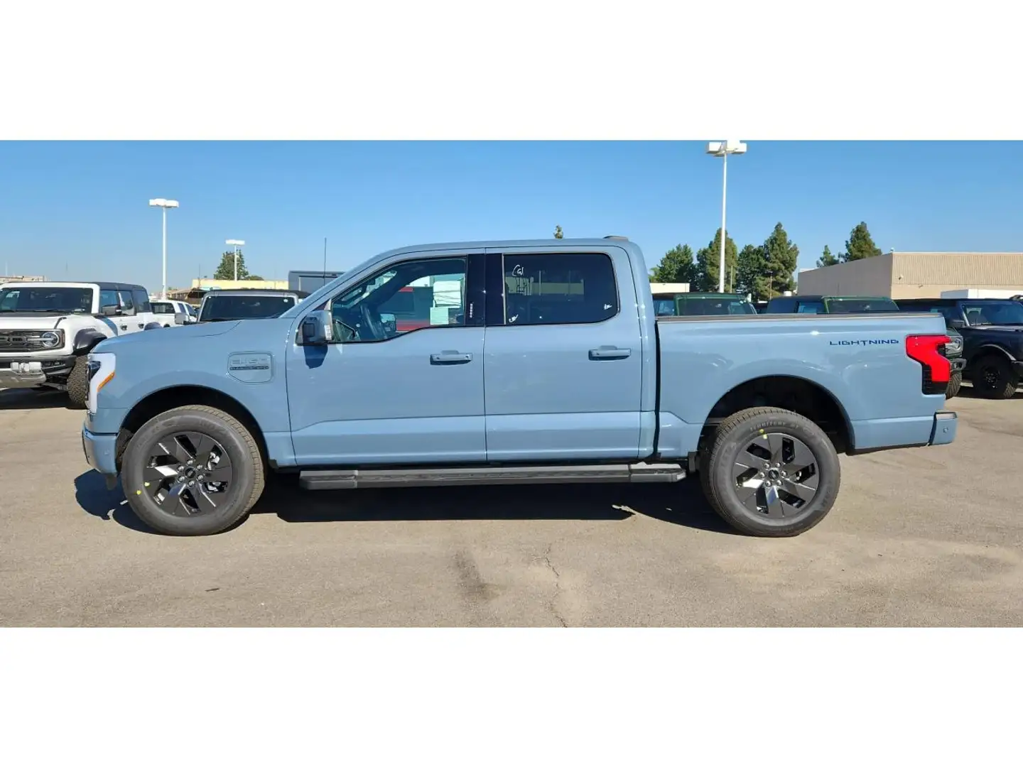 Ford F 150 Lightning Lariat Standard-Range Modrá - 2