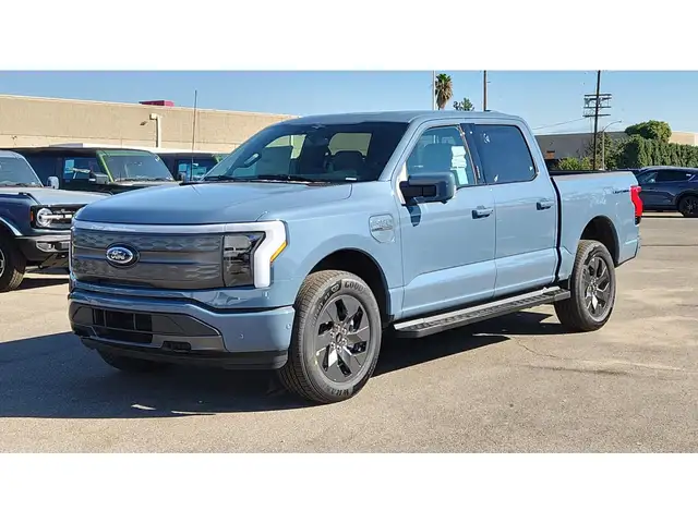 Ford F 150 Lightning Lariat Standard-Range