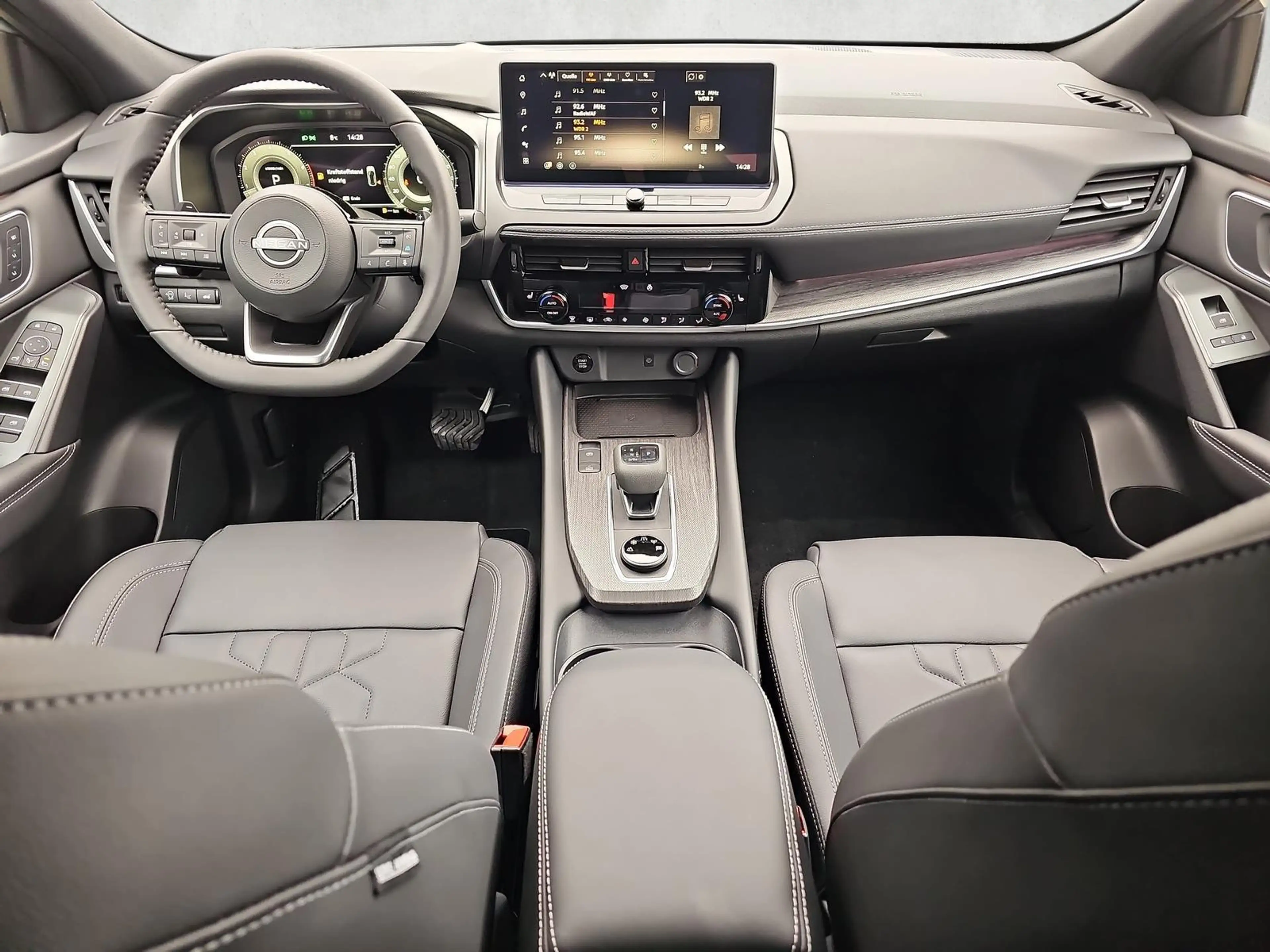 Nissan Qashqai 1.3DIG-T X-Tronic 4WD Tekna HUD Pano AHK 116 kW... — photo 11