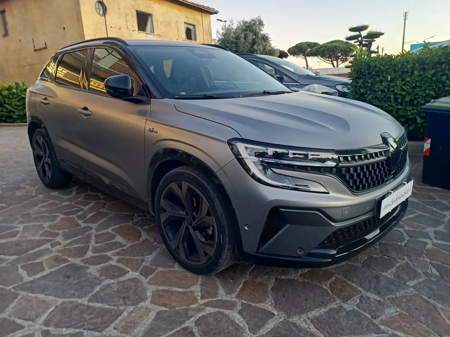 Renault Austral 1.3 mild hybrid Techno Esprit Alpine 160cv auto Grigio - 1
